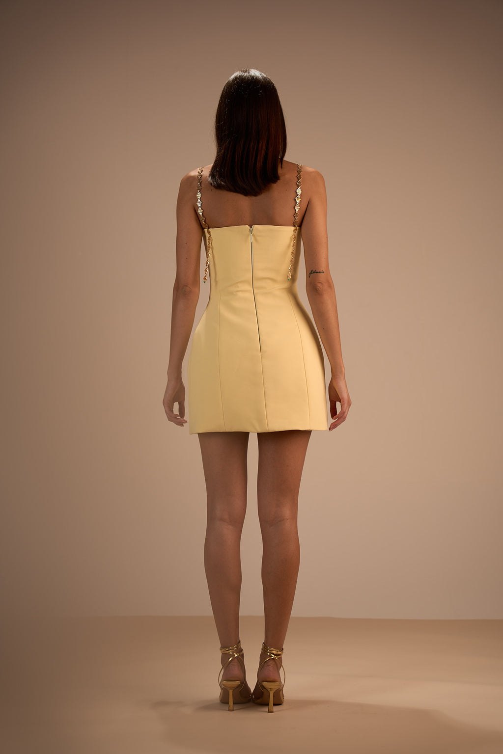 BOOK I LOOK 9
